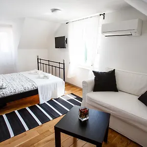 https://neva-old-town-apartments.splithotels.org