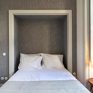 https://bacalhoeiros-99-beautiful-and-bright-apartment-baixa-chiado.hotels-lisbon-portugal.com
